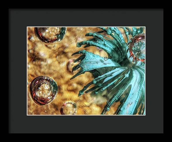 Alien Seduction - Framed Print