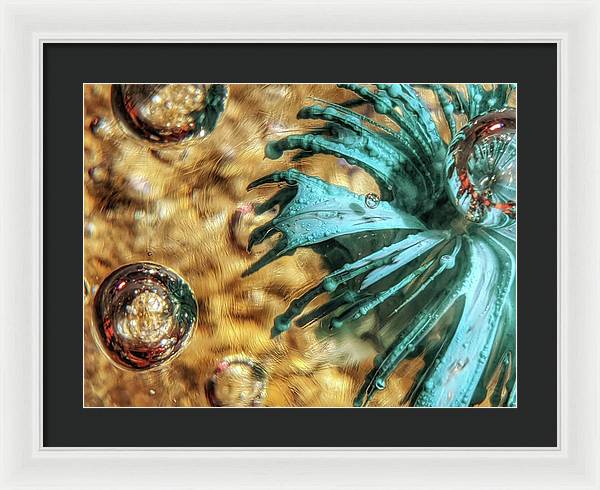 Alien Seduction - Framed Print
